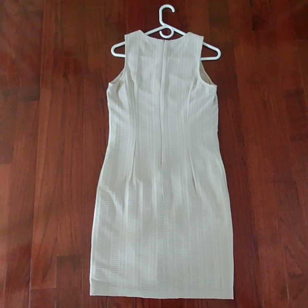 Dress - Picture 6 of 6